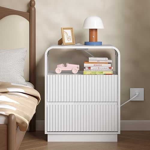 BORNOON Dresser with 2 Drawers and Charging Station, Fluted Bedside Table with Round Curved Corner, Hidden Handles, 2 AC Outlets and 2 USB Ports, Modern Wood End Table with Open Shelf for Bedroom