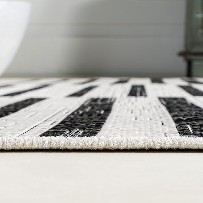 JONATHAN Y Offset Stripe Indoor Outdoor Area Rug 4X6 Ivory/Black, Sukie Modern for Backyard, Patio, Porch, Easy-Cleaning, High Traffic, Pet-Friendly, Non-Shedding (SMB133E-4)