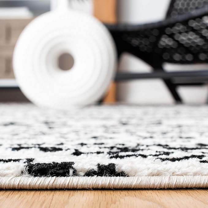 SAFAVIEH Tulum Collection Area Rug - 3' Round, Ivory & Black, Moroccan Boho Tribal Design, Non-Shedding & Easy to Clean, Ideal for Entryway, Foyer, Accent Space, Bedroom (TUL272B)