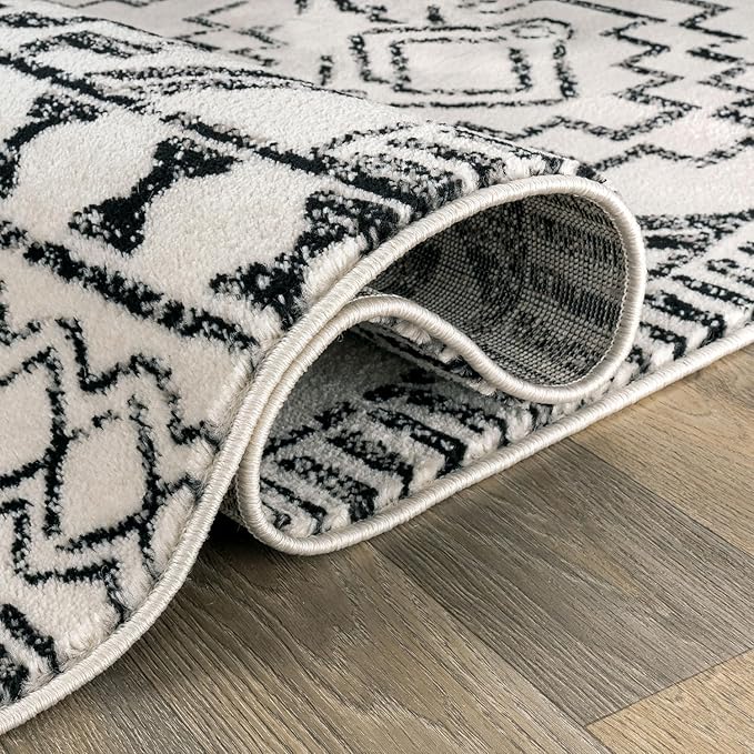 Rugshop Cream and Black Southwestern Tribal Area Rug – Boho Geometric Diamond Pattern Carpet for Living Room, Bedroom, or Entryway – Soft Modern Rustic Floor Décor 2' 3" x 4' Cream