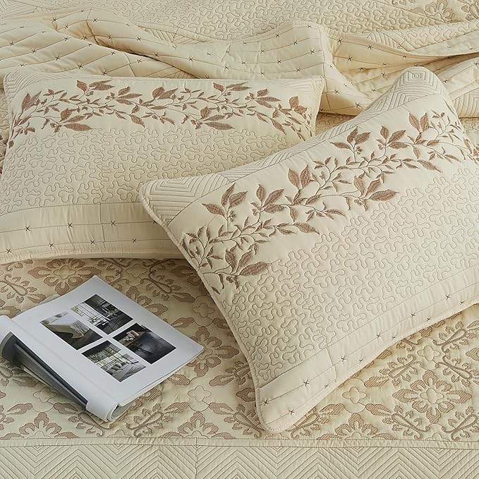 EVENHUG Floral Embroidered Quilt Set Queen Size 3 Piece Bedding Set Reversible Farmhouse Bedspread Coverlet with 2 Pillow Shams Lightweight Soft Bed Cover for All Season(92"X 96",Beige)