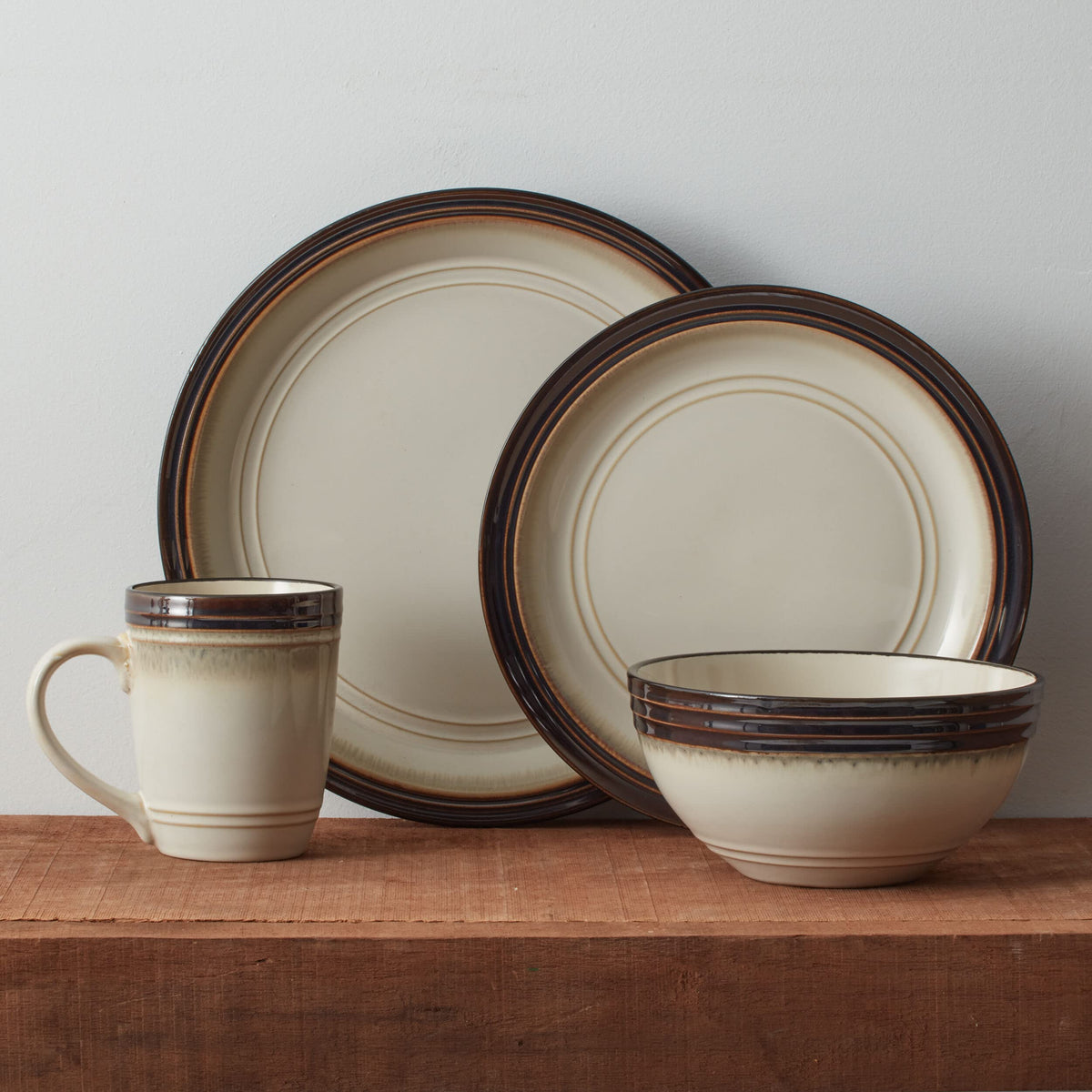 Gourmet Basics by Mikasa Bailey 16 Piece Dinnerware Set, Service for 4, Cream