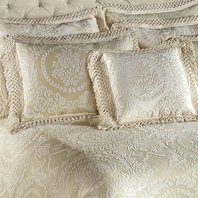 Timeless Vintage Style Bedding | Neutral Sage and Ecru | Textured Matelasse Rose Medallions and Leaves | 6 Piece Lightweight Bed Set: Oversized Full Bedspread, 4 Standard Shams, & Square Accent Pillow