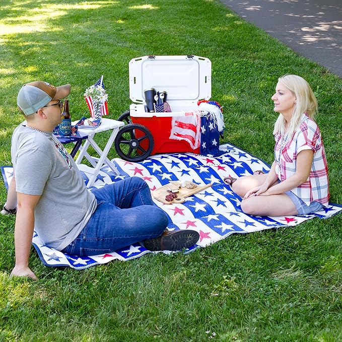 Camco 51695 White Large Adirondack Portable Outdoor Folding Side Table, Perfect for The Beach, Camping, Picnics, Cookouts and More, Weatherproof and Rust Resistant