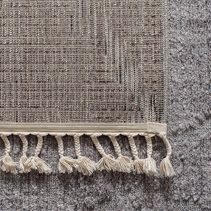 SAFAVIEH Marrakech Collection Area Rug - 6'7" Square, Grey, Moroccan Boho Tribal Tassel Design, Non-Shedding & Easy Care, Ideal for High Traffic Areas in Living Room, Bedroom (MRK517F)