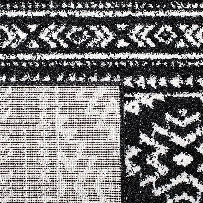 SAFAVIEH Tulum Collection Area Rug - 5'3" x 7'6", Black & Ivory, Moroccan Boho Tribal Design, Non-Shedding & Easy to Clean, Ideal for Living Room, Bedroom, Dining Space (TUL272Z)