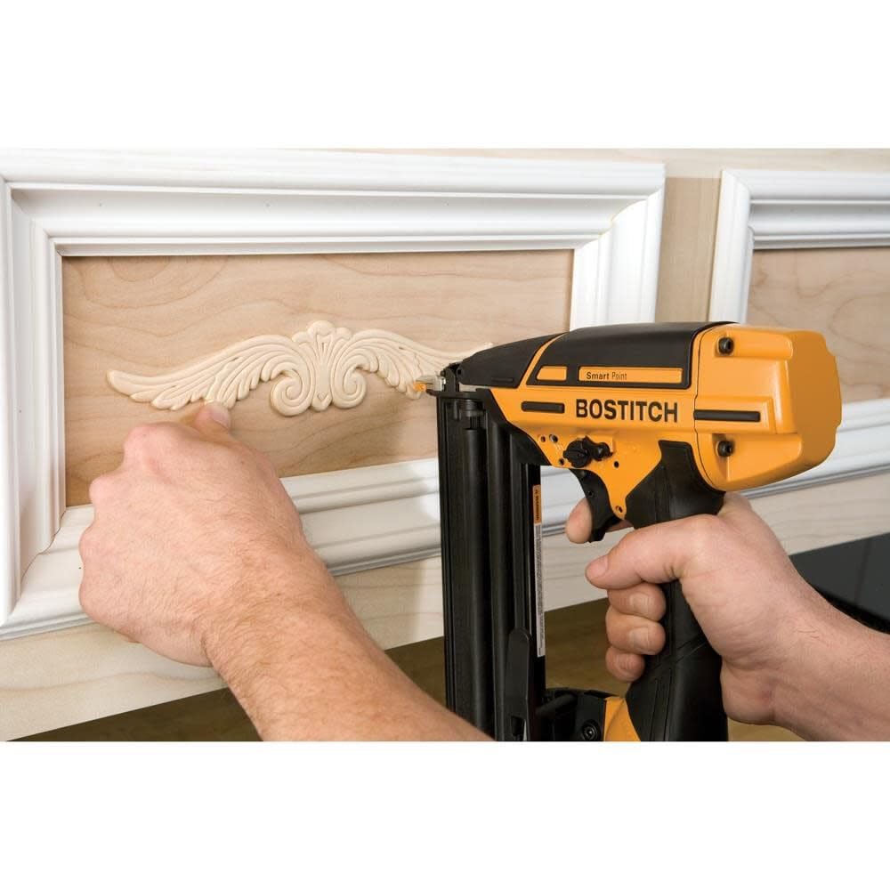 Bostitch 18GA Smart Point Brad Nailer Kit – Pneumatic, BTFP12233