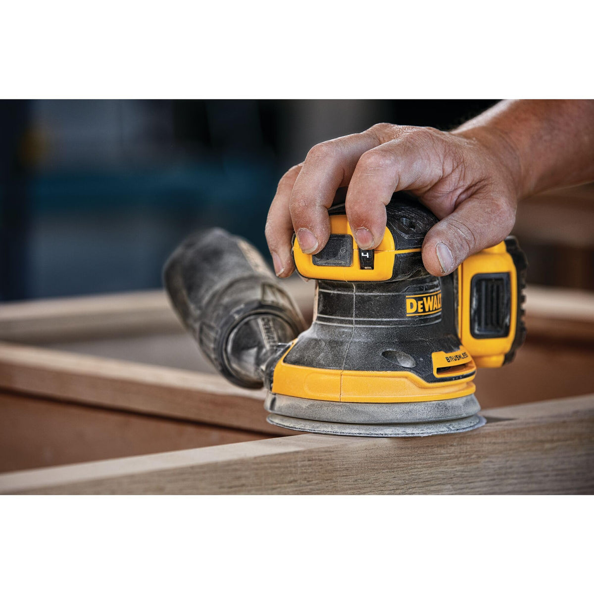 DEWALT 20V MAX XR Orbital Sander (DCW210B) – Tool Only