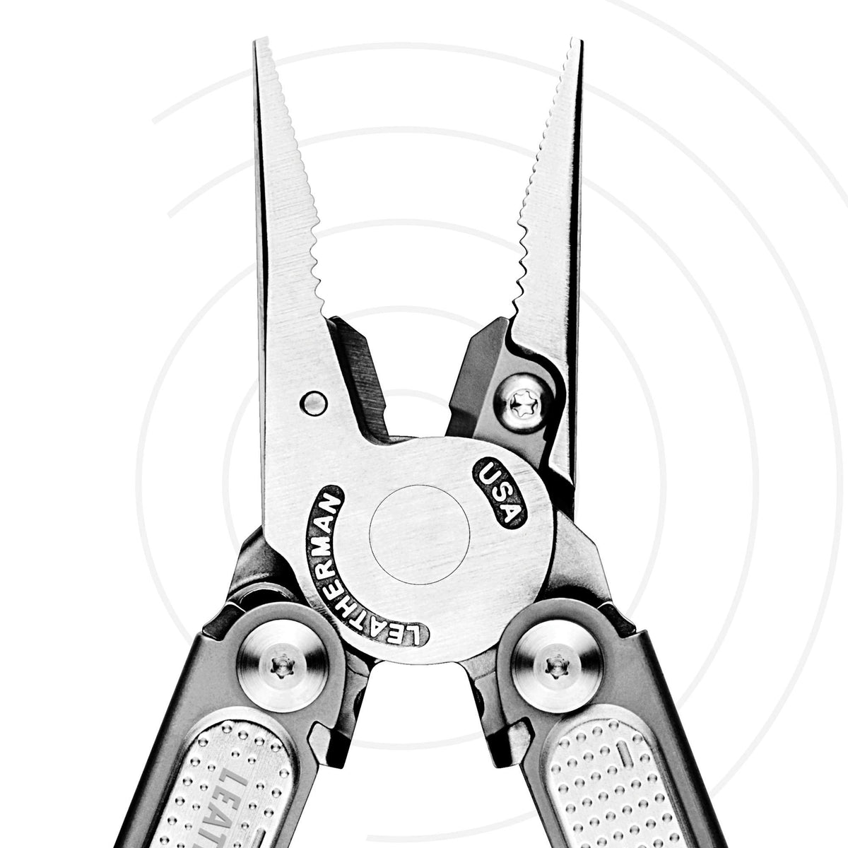 Leatherman FREE P2 Multitool with Magnetic Locking – Made in USA