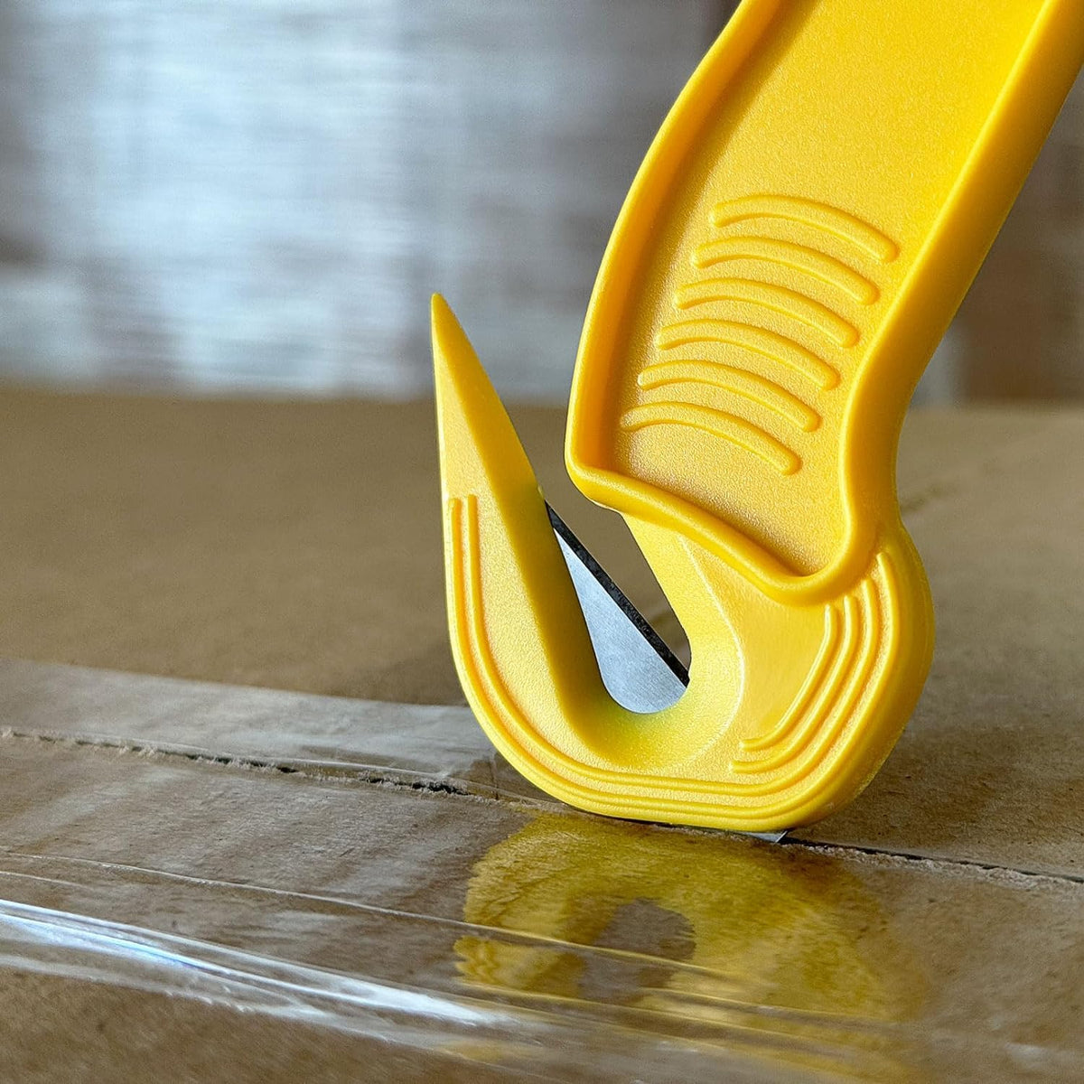 Thornton's Disposable Film Cutter – Sharp Steel Blade, Safe Hidden-Blade Design, Yellow